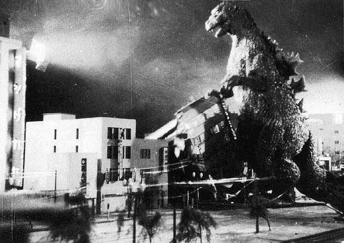 File:Gojira - Godzilla Destroys a Building.jpg