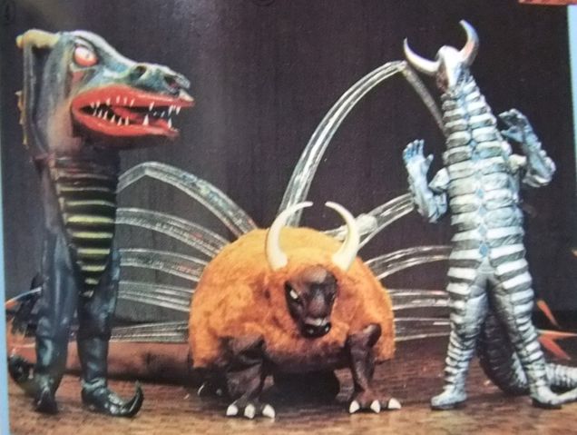 File:Dragonder, Kabutonga, and Jairokku.jpg