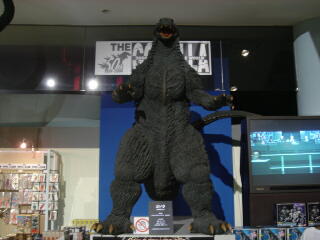 File:KiryuGoji Suit in 2004.jpg