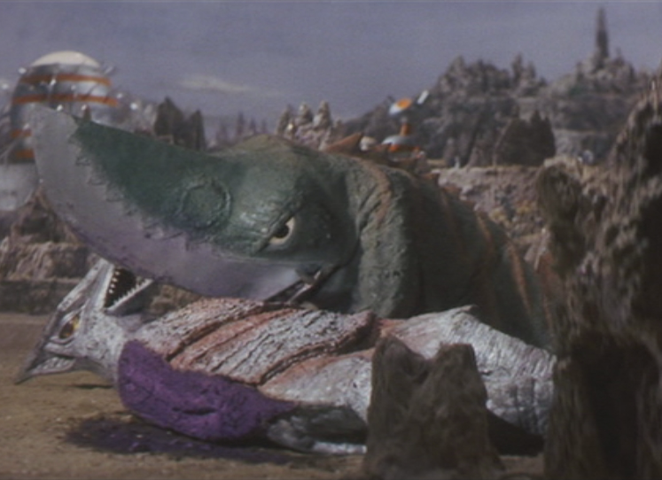 File:Gamera - 5 - vs Guiron - 18 - Guiron Is About To Murder Space Gyaos.png