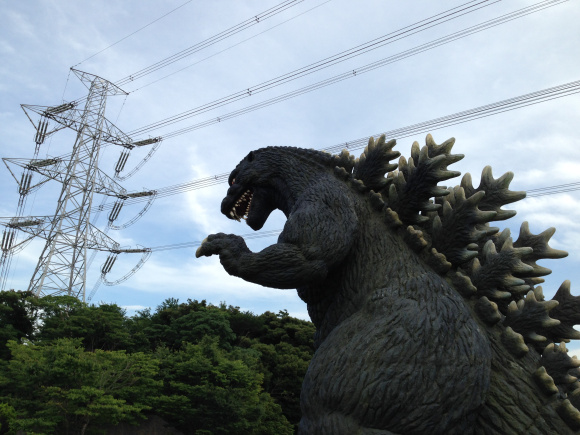 File:Kurihama Godzilla Statue image.jpg