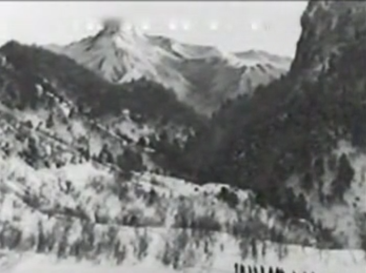 File:Travelling into the mountains 13.png
