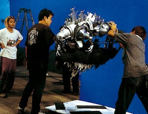 File:1-2 Kiryu and Godzilla drop.jpg