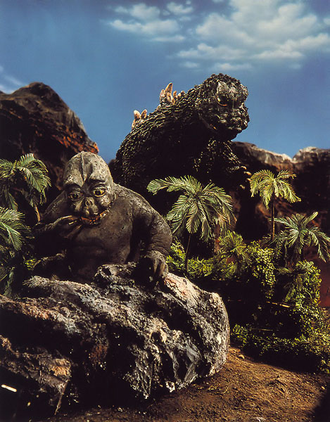 File:SOG - Godzilla and Minilla look down.jpg