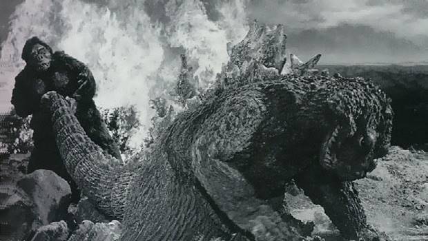File:Kong pulling Godzilla’s tail.jpeg