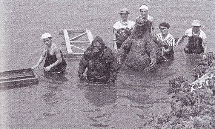 File:Godzilla and Kong in the water.jpg