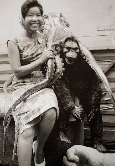 File:KKVG - Giant Octopus and King Kong puppets.jpg