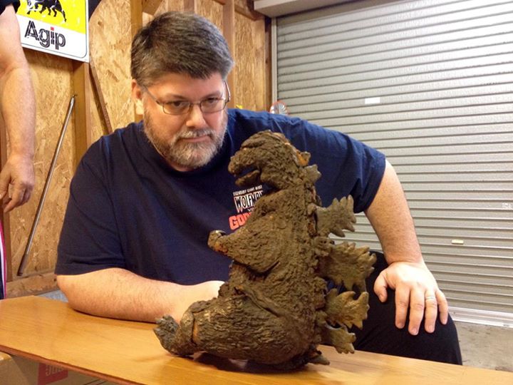 File:Mark Jaramillo looks at Godzilla puppet from King Kong vs Godzilla.jpg