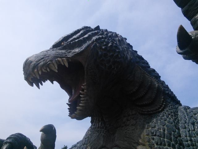File:LegendaryGoji Statue in Midtown Park Tokyo Japan 2.jpg